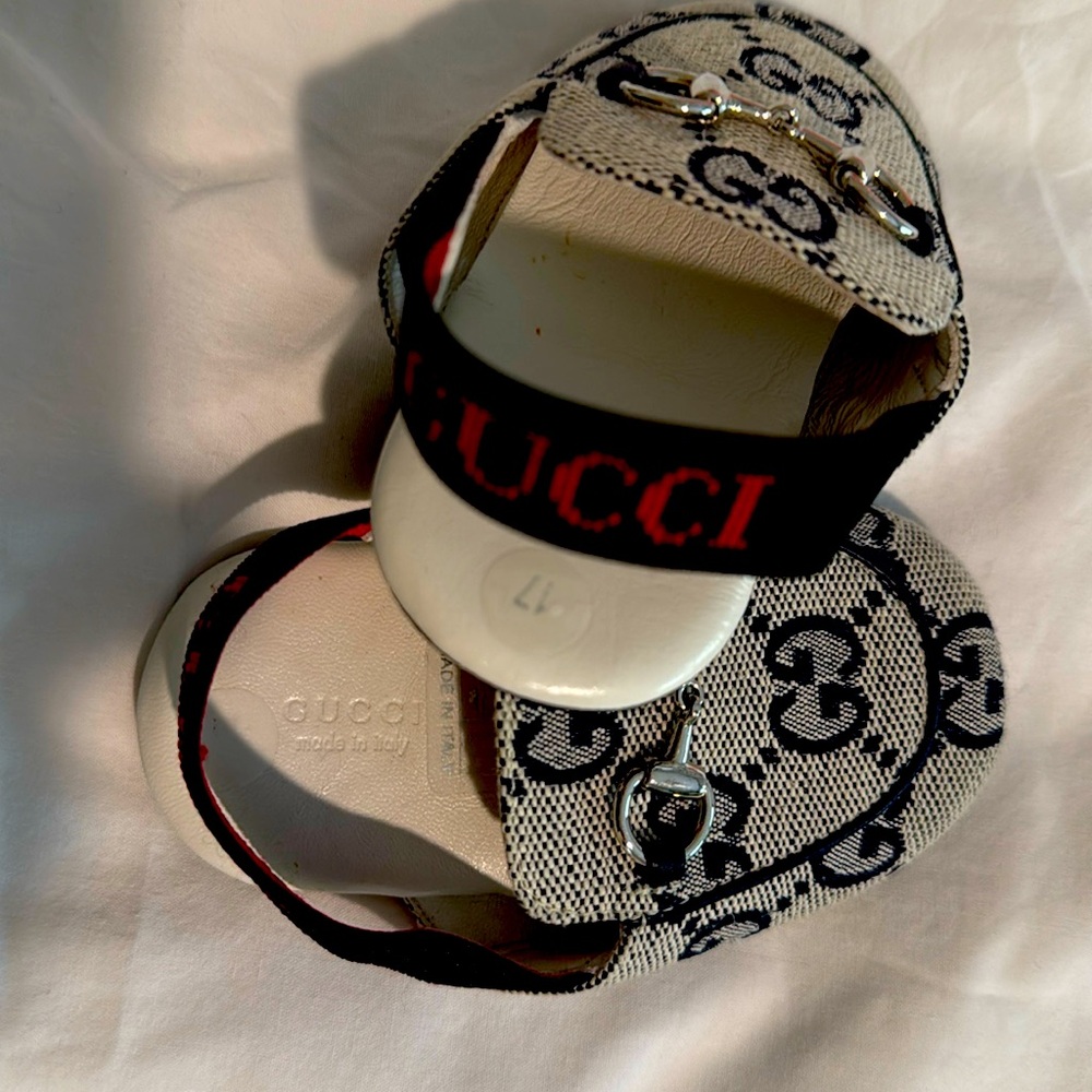 GUCCI Baby slippers size 17 NWOT